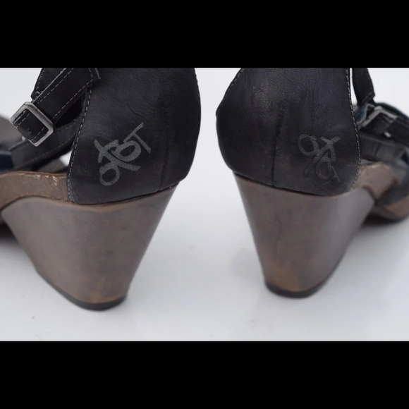 OTBT Lubbock wedge sandals - Picture 7 of 8